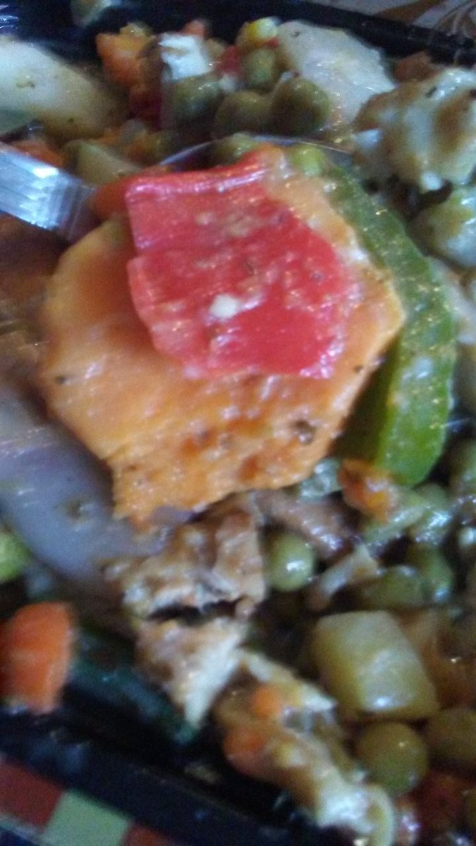 DoreneShaver1's tweet photo. #homestyle #delicious #dish i #made #chicken #sweetpotato #whitepotato #onion #bellpeper #carrots #peas #slowcooked #nosalt #Italian https://t.co/96rNjDB5uF