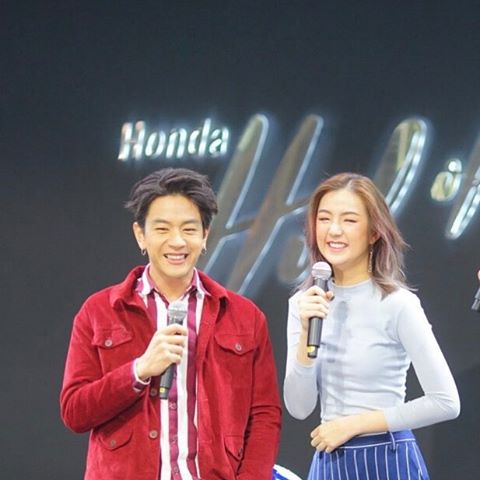 IG : thanaerngnin  #allnewscoopyi มอเตอร์ไซค์แห่งยุคหุ่นเช้ง หลายสี ไฟสวย เครื่องประหยัดพลังงานแล้วยังชาร์จแบตโทรศัพท์ได้อีกนะยู้ววว #honda