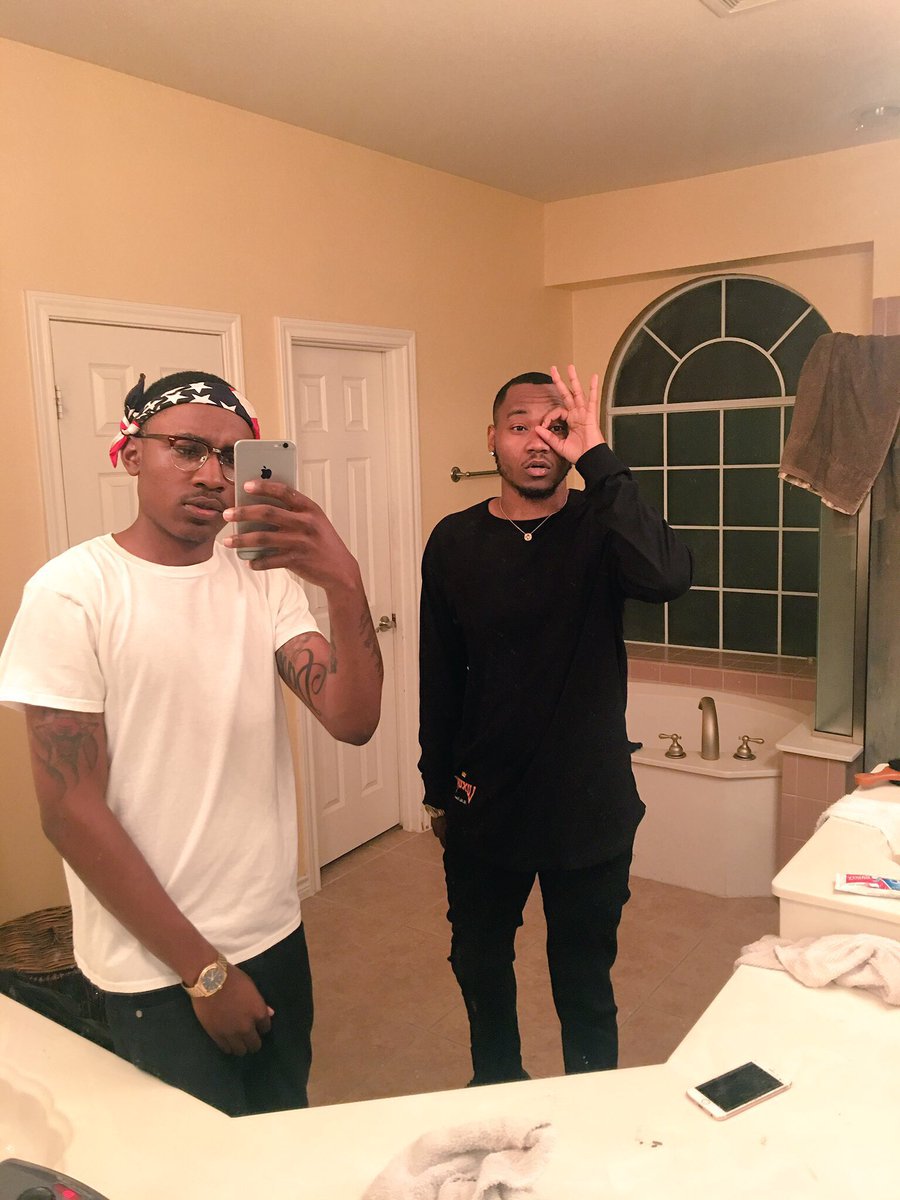 SlumLord_Chris's tweet photo. Looking for us, look up not down 💪🏾#Coldwar2k17 https://t.co/pcy3FjL4b5