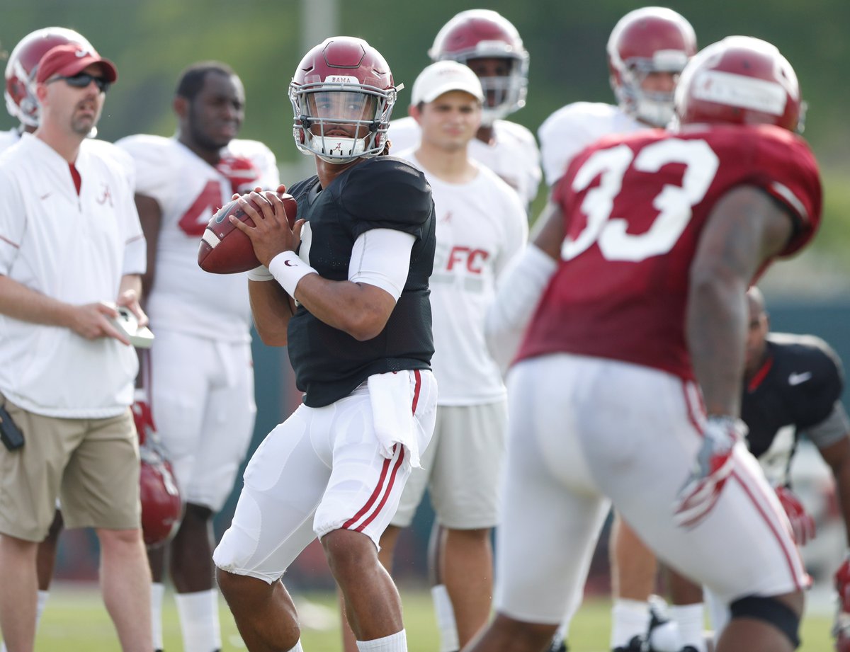 AlabamaFTBL's tweet photo. Alabama straps on pads for first time in spring practice. https://t.co/WzRc8IEYxf #RollTide https://t.co/PWgMEBbbbk