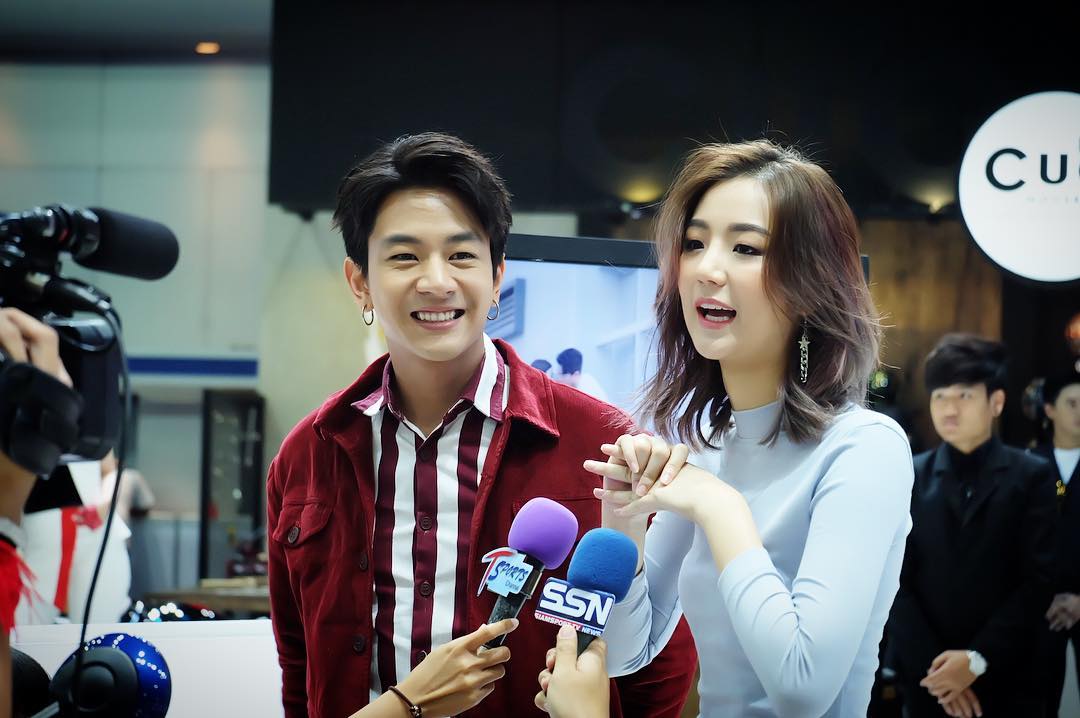 IG : cherryberrywd_w.o.c ยิ้มกว้าง... 😆 #tonirakkaen #motorshow2017 #thanaerngnin
