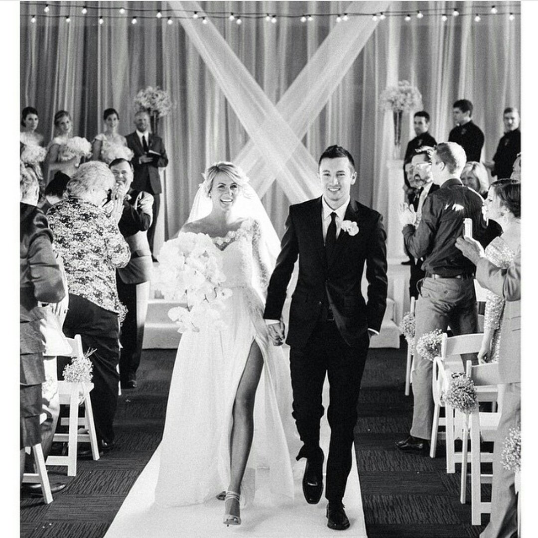 TwentyOnePpl's tweet image. Happy 2nd Anniversary Tyler and Jenna Joseph. Hope you both continue to be as loveable as you are. Song of the day: #TearInMyHeart ❤