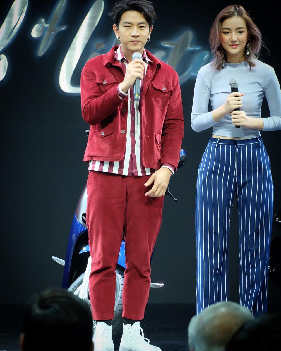 IG : cherryberrywd_w.o.c ผมขอร้องเพลงสักเพลงได้ไหม... พี่โทไม่ได้พูดแต่อยากฟังพี่โทร้อง 🤣 #tonirakkaen #thanaerngnin