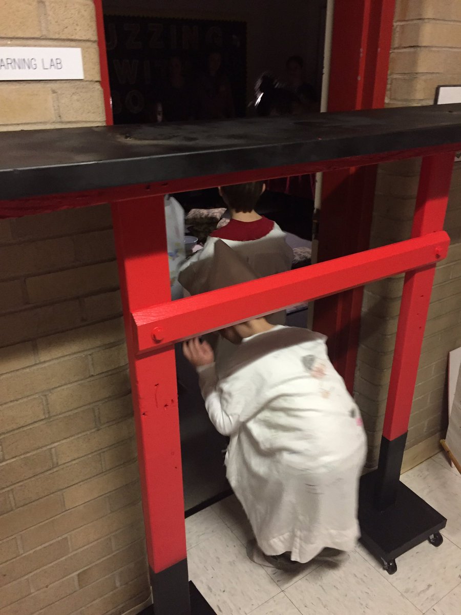 bugbeebees's tweet photo. No matter how "big" you get, always bow humbly as you are welcomed into another's home. #tradition #honor #teaceremony #gr2culturalstudies https://t.co/fnr4vjG6dc