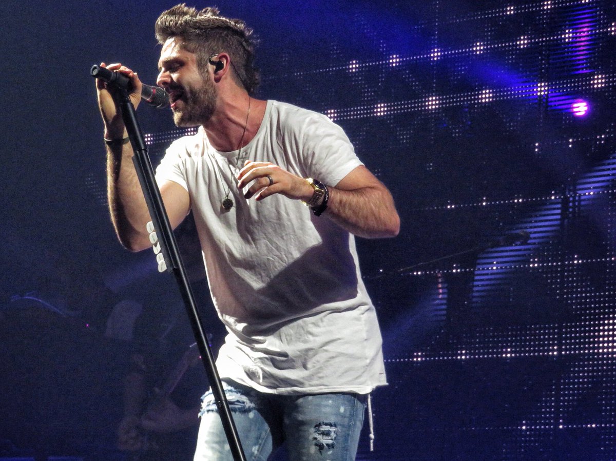 KristieAMorris's tweet photo. #OurConcerts #ThomasRhett #HomeTeamTour2017 @ThomasRhett Southaven, MS https://t.co/ATsCtygrPd