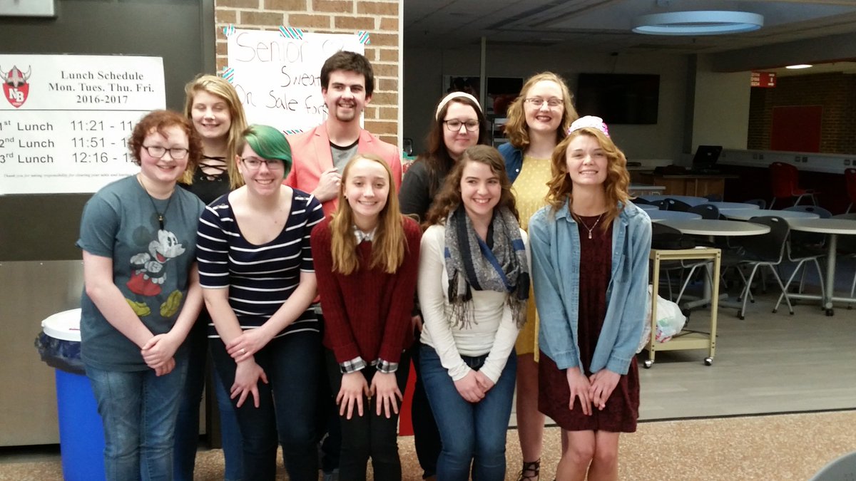 skolspeech's tweet photo. Amazing group of seniors! #speech2017 #speechkidsrock #parentsnight https://t.co/tKKQtzr3oO