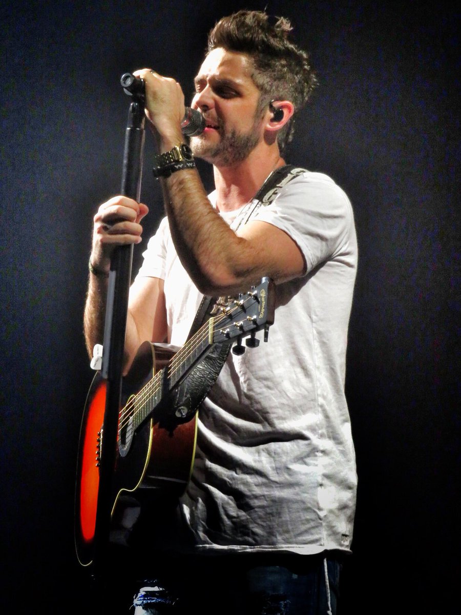 KristieAMorris's tweet photo. #OurConcerts #ThomasRhett #HomeTeamTour2017 @ThomasRhett Southaven, MS https://t.co/boGoK9f2NH