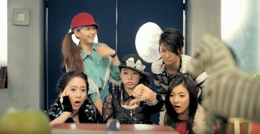 ggroupinvent's tweet photo. Em 2009, o f(x) inventou a heterofobia. https://t.co/OqHDrzwf1P