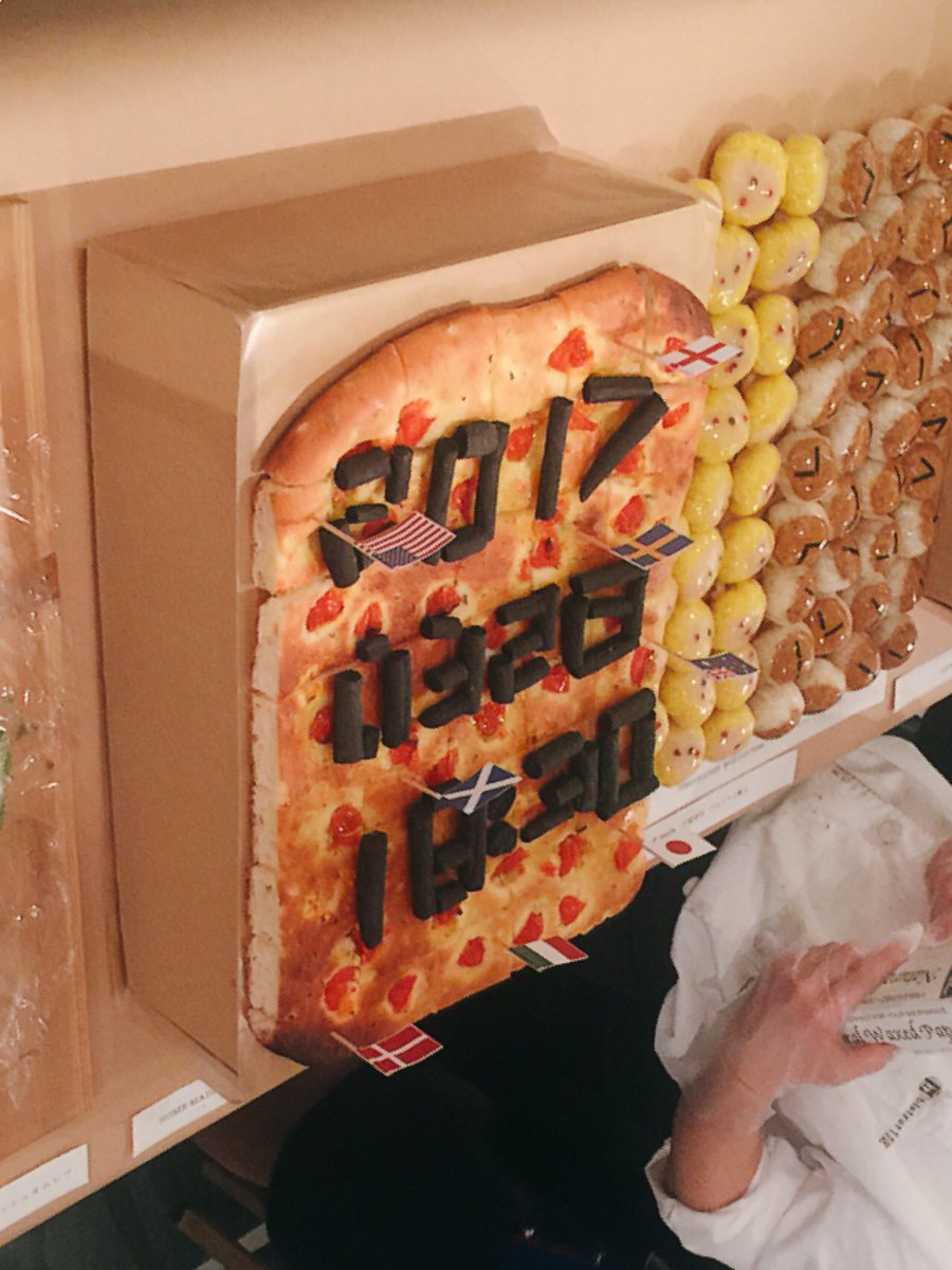 post_select's tweet photo. ケータリングは気の利いた時計モチーフ。https://t.co/5xCoVkxh9e #postselect #ボンベイサファイア https://t.co/8Js27AnT12