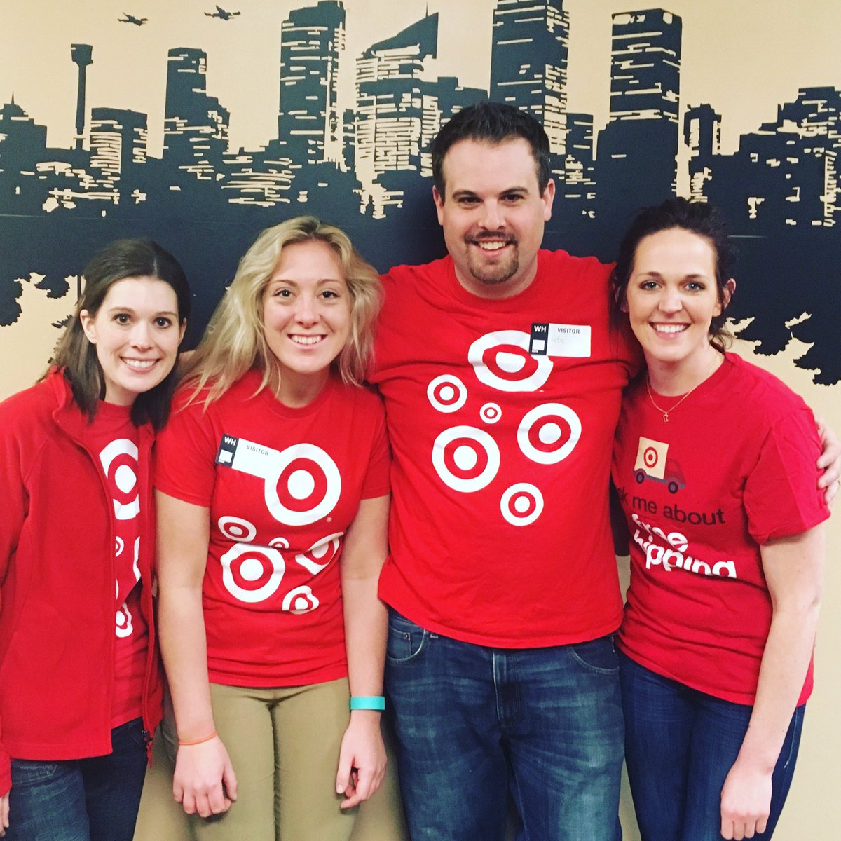 Serving 51 families at the Merrick Food Shelf #D102bestincommunity @crubaguy @PMessenbrink <a href="/AFjers/">Andrew Fjerstad</a> <a href="/kennedylaurene/">Lauren Kennedy</a> @CristinErdman