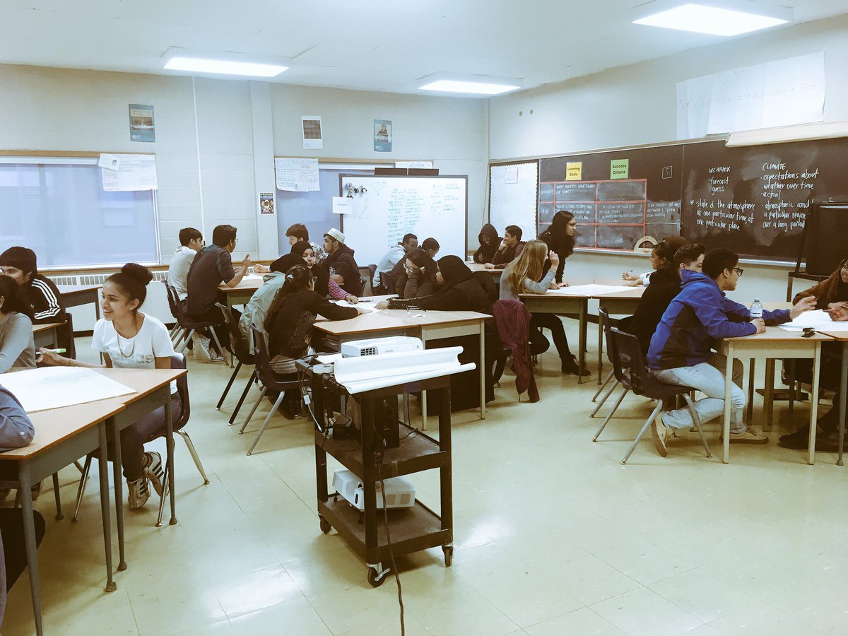 KiplingCWS's tweet image. Lots of animated debate in a @TDSB_Kipling grade 11 law class, as students participate in a creative controversy activity.