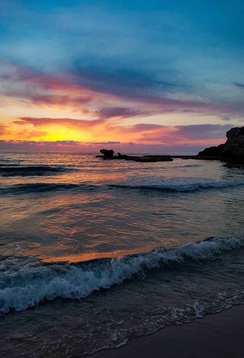 lorenzoborgia's tweet photo. #beautiful #sunset #mediterranean #sea #jbeil #jubayl #montliban #lebanon
#stupendo #tramonto #Mare #mediterraneo #biblo
#libano #byblos https://t.co/crANW1mKNU