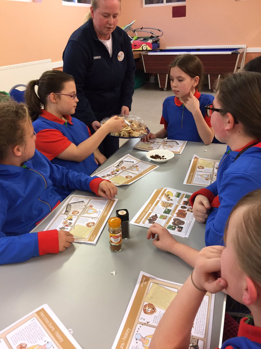 5thBillinghamGG's tweet photo. Thanks to Sam from @Tesco Billingham who came to our unit to do some #Easter activities. Girls loved the #HotCrossBuns https://t.co/5qoKDcHud5