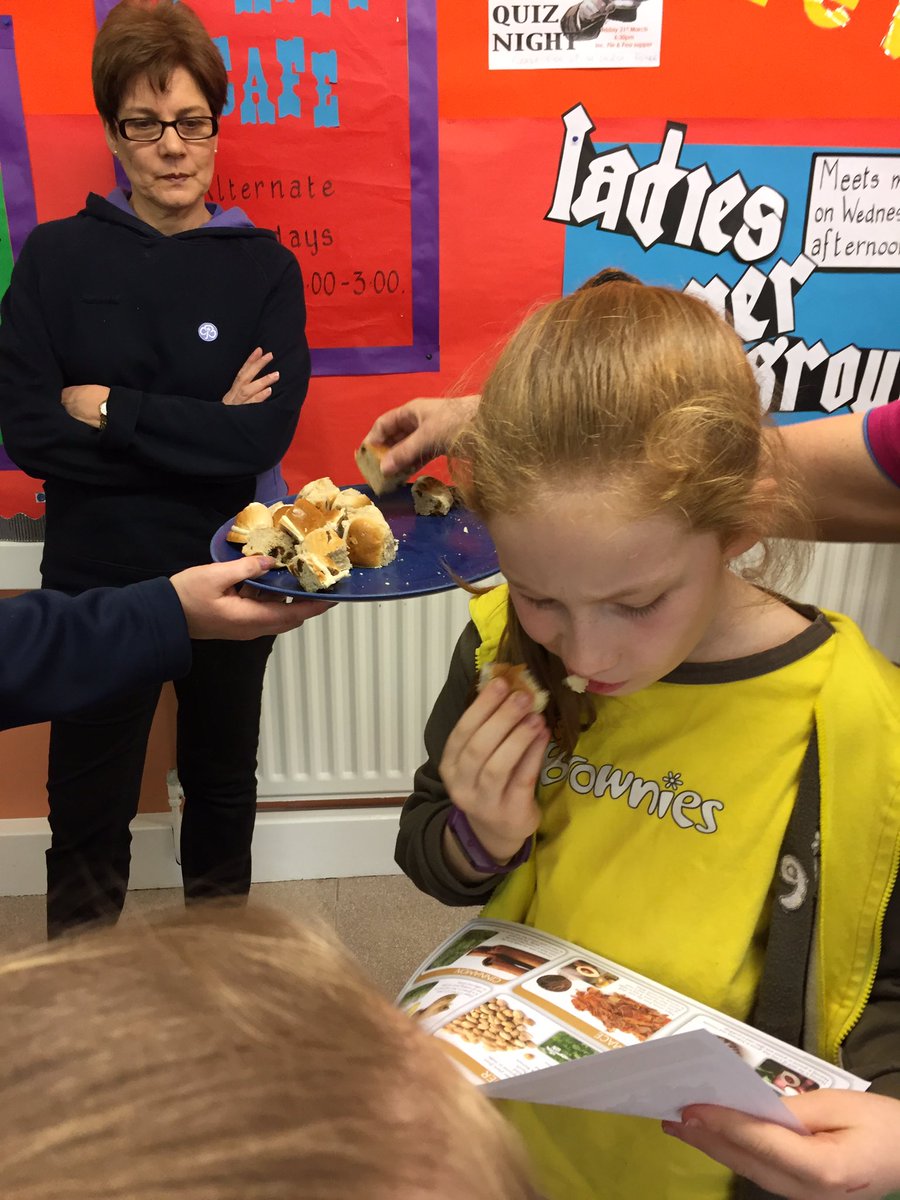 5thBillinghamGG's tweet photo. Thanks to Sam from @Tesco Billingham who came to our unit to do some #Easter activities. Girls loved the #HotCrossBuns https://t.co/5qoKDcHud5