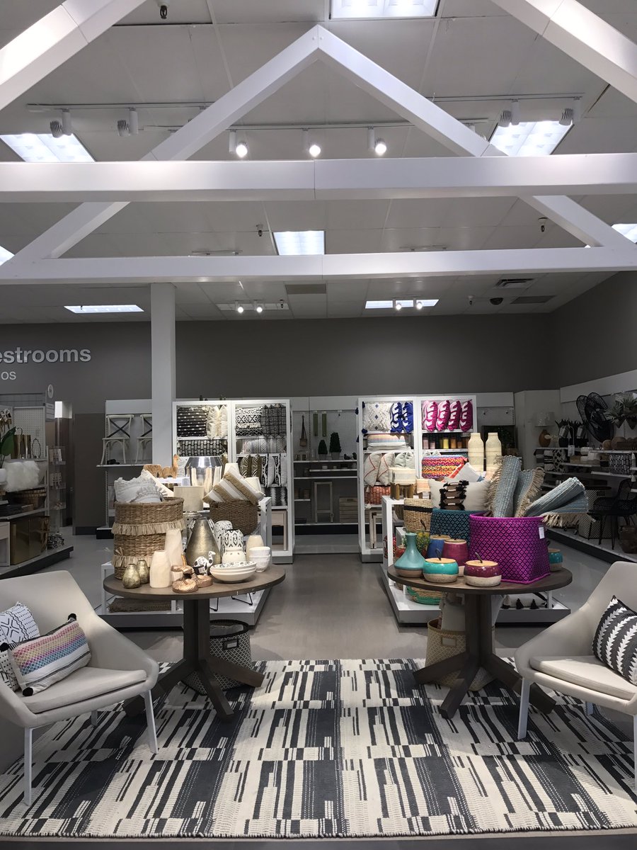 AprilSkye's tweet photo. I want to buy all the things! Love my Target store! ๐ฏ #T0330 #target #lovemyvml #makingthingsbeautiful #keepingitbrand https://t.co/pUVjNg1BOV