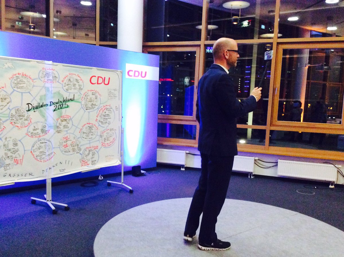 CDU's tweet photo. Zum Abschluss noch ein #Selfie für unser Video-Gästebuch von @petertauber - super Impulse mit grandiosen digitalen Köpfen! #digitalesd2025 https://t.co/3v7xnS6HgZ