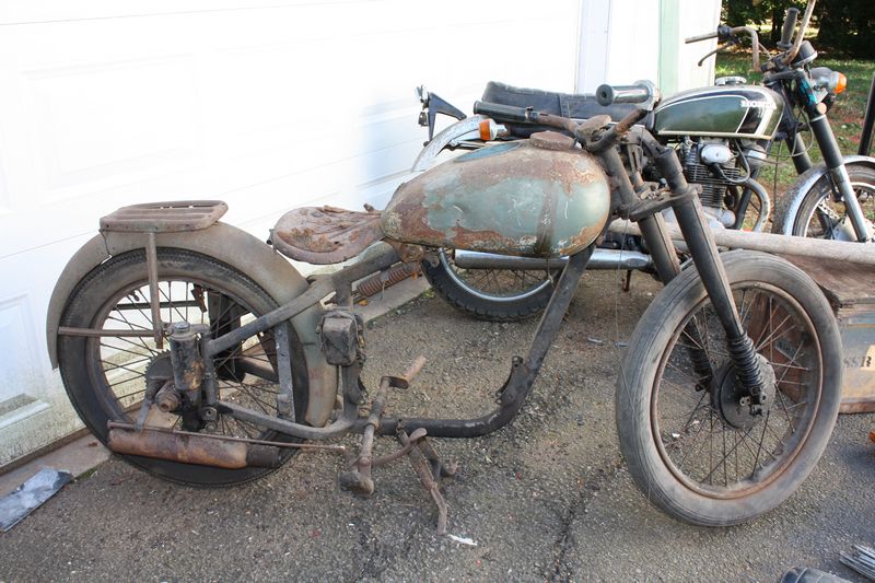 Asphaltanddirt's tweet photo. #TrashedTuesday and this bike's missing an engine and more. But someone decided the exhaust can should stay. Why? https://t.co/RqnyoiwOBc