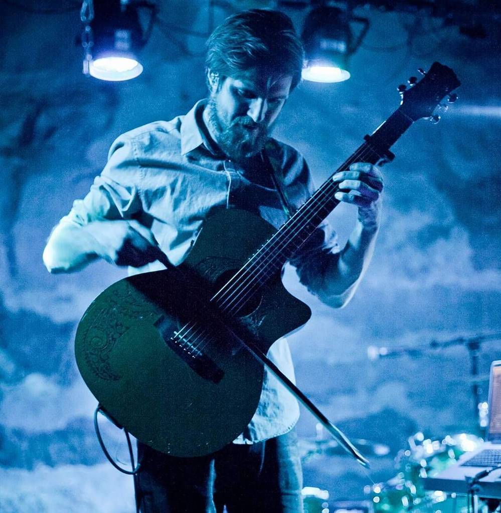 KalandraMusic's tweet photo. @florilol 
From our gig at @samfunnetbislet 10/03/17 with @lulimusikk
📸: @endrelohne . 
#photography #gig #guitar #lunaguitars #bow #acoust… https://t.co/4S9DAf81uU