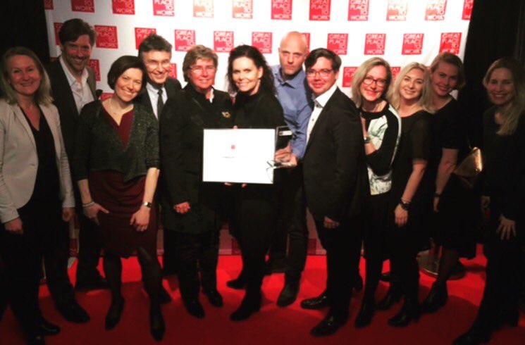 tyrens_sverige's tweet photo. Andra året på listan över Sveriges bästa arbetsplatser! Glada kollegor firar på Cirkus @GPTW_Sverige #sverigesbastaarbetsplats2017 https://t.co/ELSxXKeexv