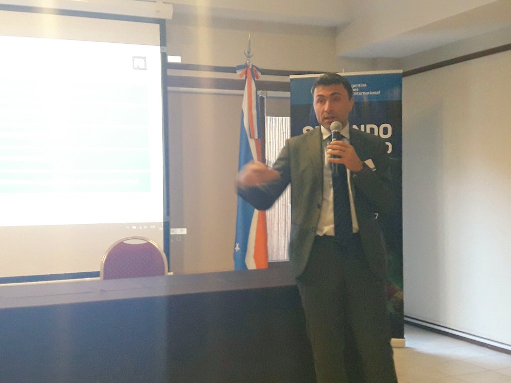 SantaFeGlobal's tweet photo. En #Ushuaia expone el Presidente de #SFGlobal Carlos Braga en el encuentro #RedFeferal https://t.co/YGJpHubZrP