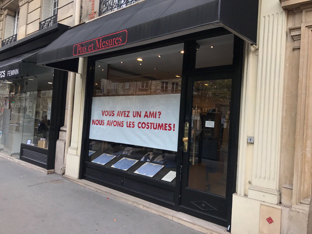 LaFrancematuer's tweet photo. Si à 63 ans tu n'as pas un #Arnys, tu peux toujours te faire offrir un #PoisEtMesures...
#FillonGate #CostumeGate #CostumesFillon https://t.co/kMAs4dZ2rz