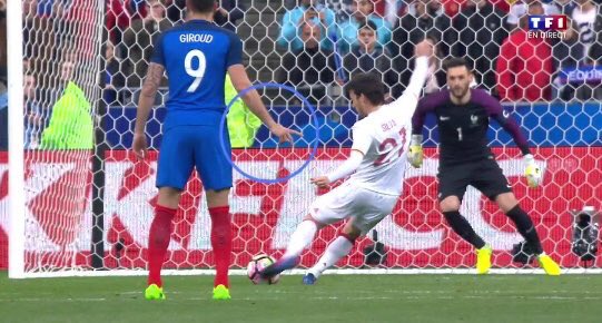 ActuFoot_'s tweet photo. Olivier Giroud sur le penalty de David Silva 👉 https://t.co/CFUrl6UCdq