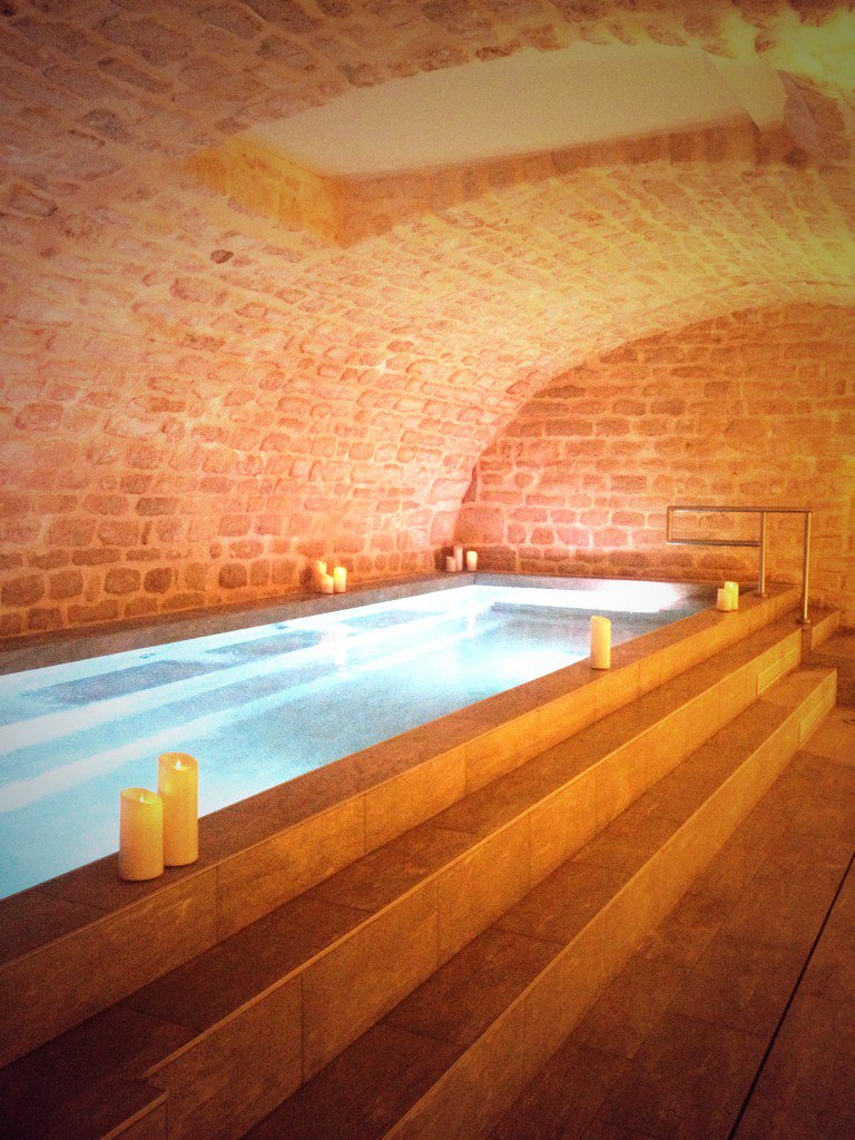 Parisiantouch's tweet photo. On est pas bien là ?? Ohh que si ! #Aperoblog #hotelsquarelouvois #paris https://t.co/EFm5AXEce5