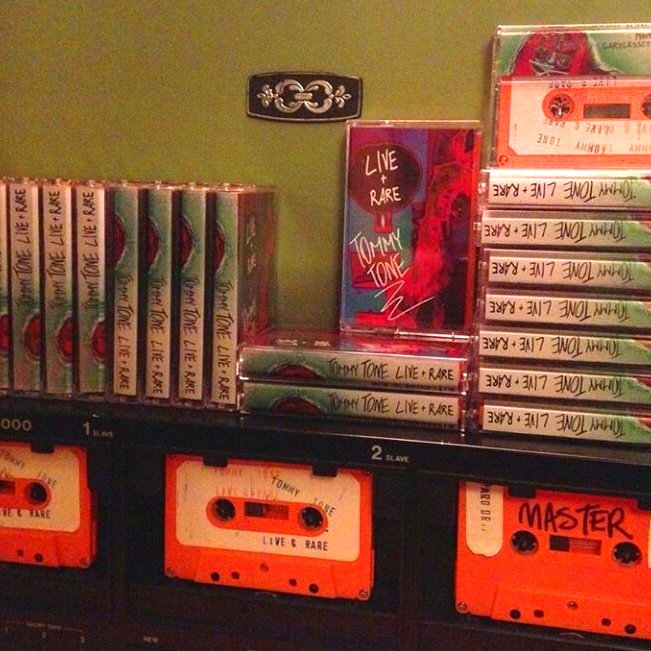 newvaders's tweet image. Hi tweetrs @badtothetone just put out a new tape called LIVE + RARE
heavy hitz!!! available at instagram.com/garycassettes