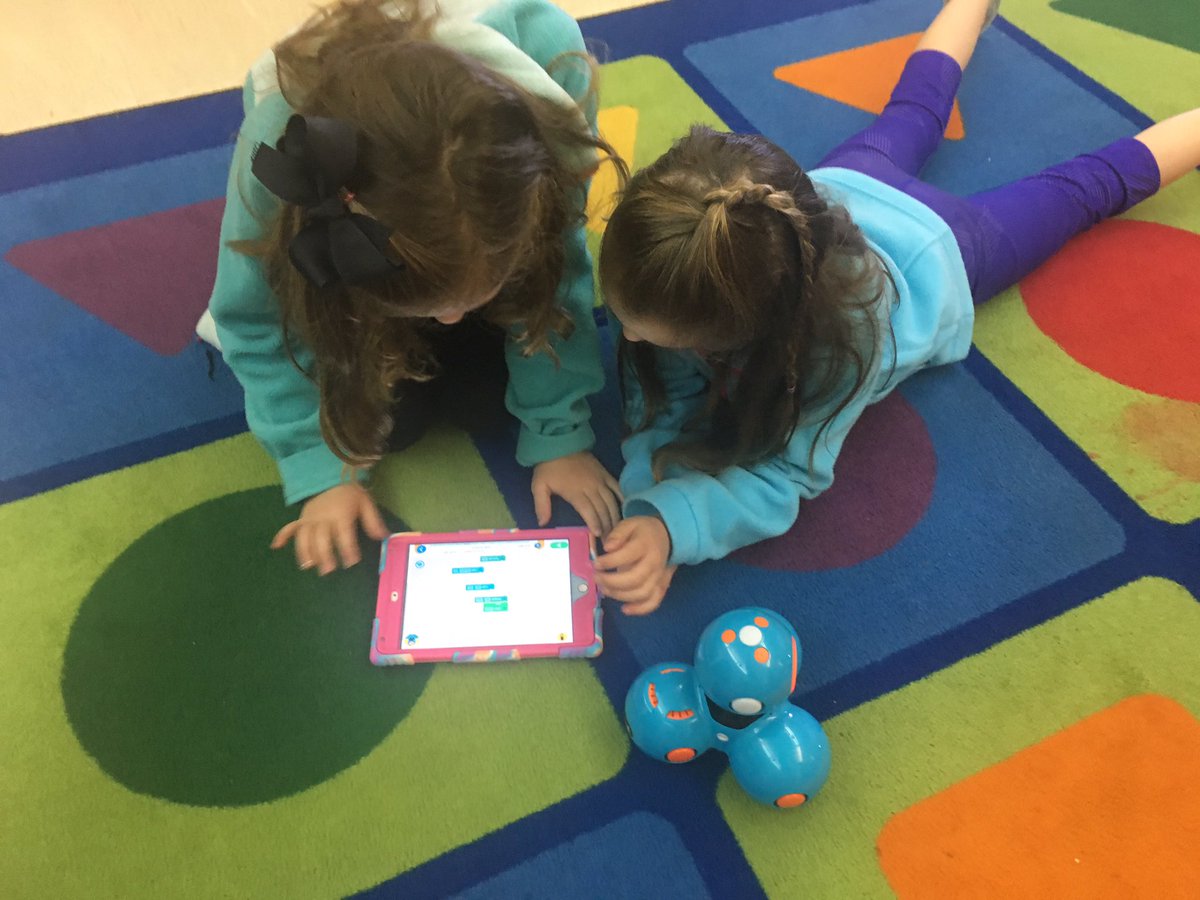 PreisigJessica's tweet photo. Ss @missgoss2nd learned some coding today in order to communicate with Dash & Dot @WonderWorkshop #supercrickets #asd1 https://t.co/Zayi9wldmO