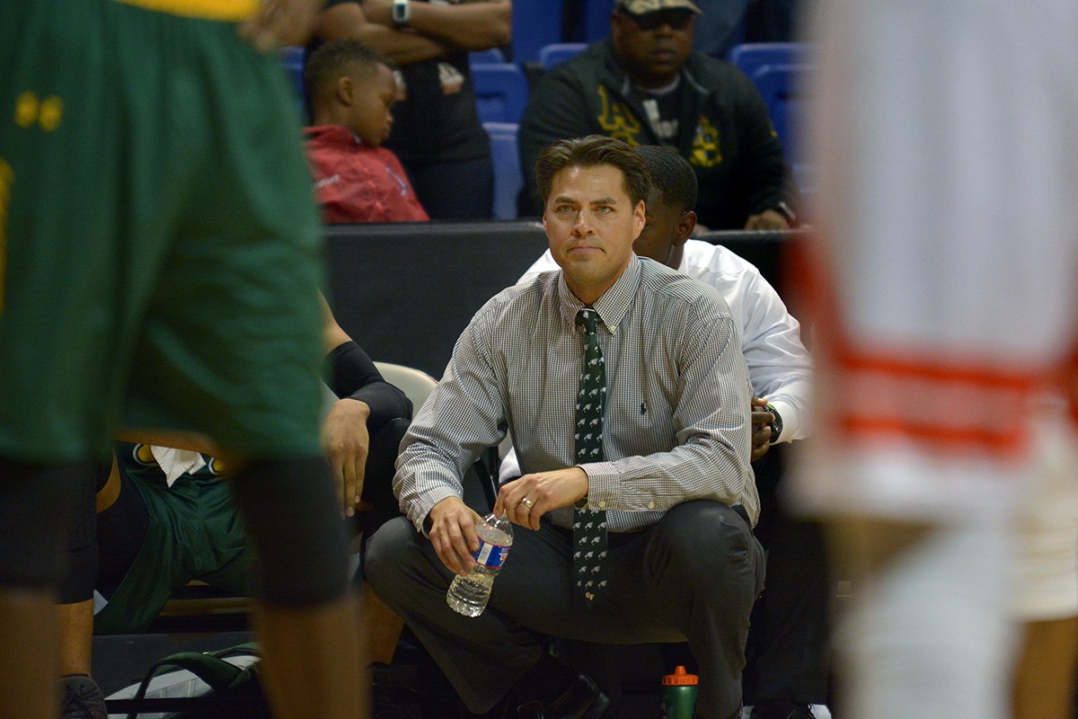 vypehouston's tweet photo. WHO IS TOP BOYS' COACH OF 2017? https://t.co/SaEeBrM10n @CyFallsHoops @twhfootball @cougarfanatics @NorthlandCougs @TWHSMensSoccer #txhsfb https://t.co/TKO9I38UHq