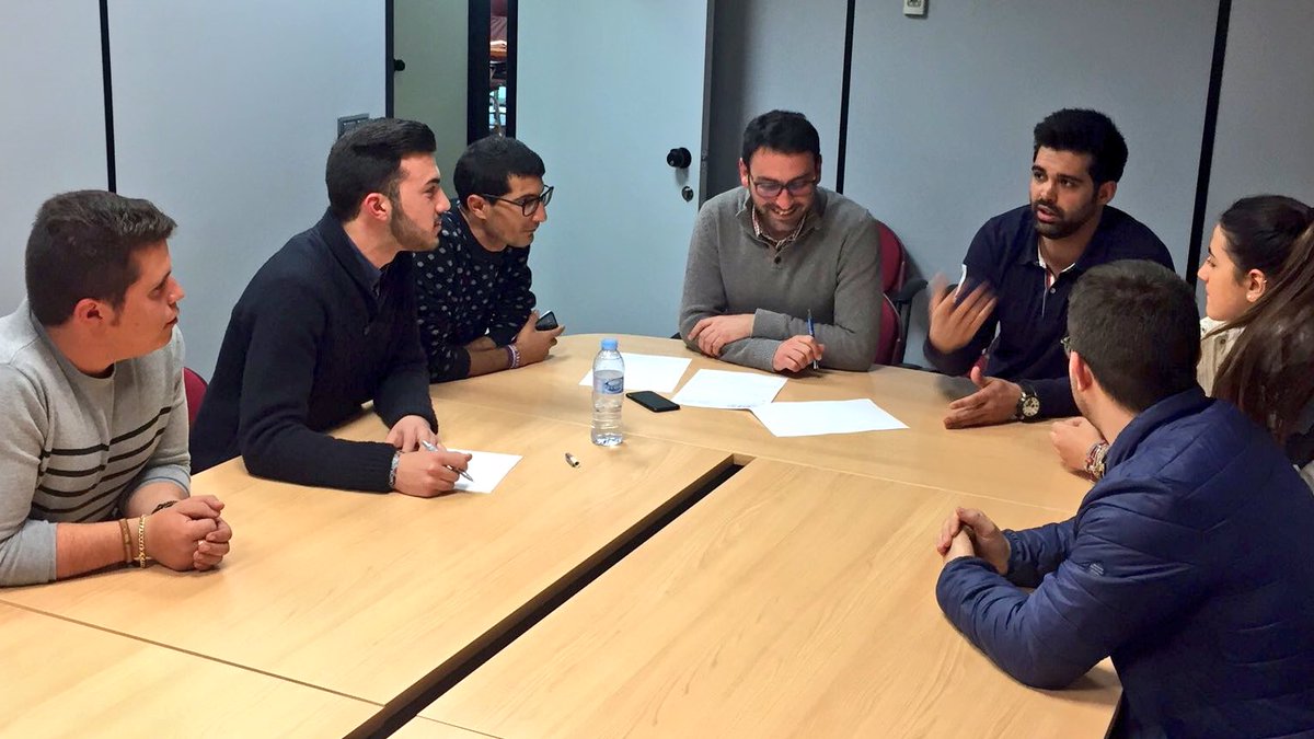 agullamas's tweet photo. Mayo ya está aquí, y con él la Procesión de Papel 2017. Trabajando con una #JuventudCofrade fuerte y comprometida con Lorca. Felicidades! 💪😊 https://t.co/tU2mn4EymH