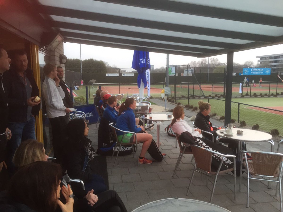 TennisTotaalOpe's tweet photo. Dag 3 van Flextra Open zit er al weer op. Iedereen bedankt voor de gezelligheid en sportiviteit. Graag tot morgen! #flextraopen #hoogeveen https://t.co/W177E7orH8