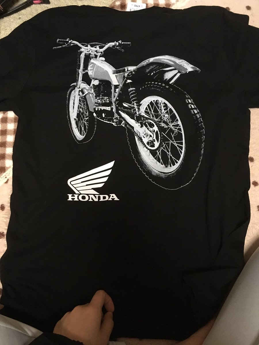 とりちゃん 早速購入しましたgu Hondaコラボ企画商品 Tシャツ二枚とスウェット下 ウィンドブレーカー スウェットはすごく生地が好き 男性用しか無いから全部sサイズ Sサイズは他サイズよりもう在庫少ない印象だったので小柄な方や女性はお早めに