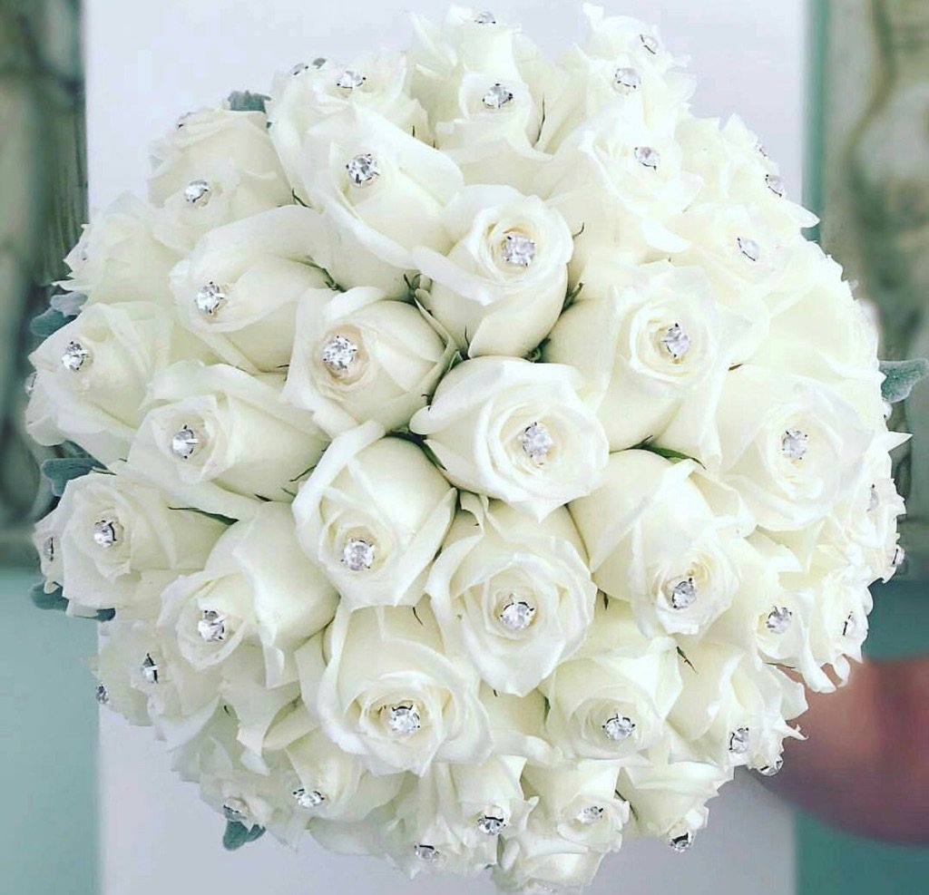 JeanettCremins's tweet photo. Omg! 💐+💎 #FloralArrangements #Wedding #Inspo #EventsOnEvents https://t.co/OMmWFpch3h