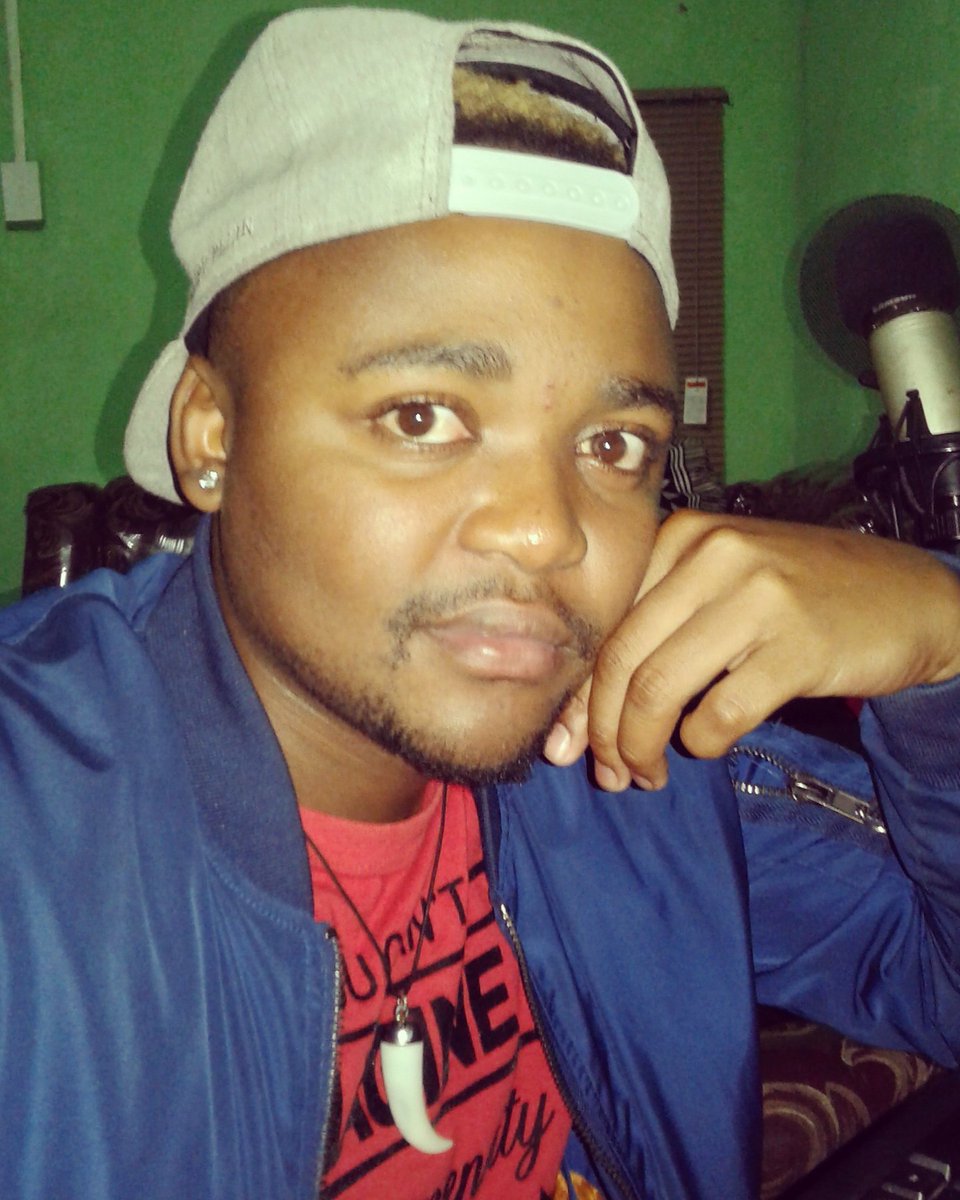 DJSK_Online's tweet photo. "Aslali emini,asilali ebsuku" 💃 #Studio_Session 🎶🙏🔥 https://t.co/KfEKTgG1Ir