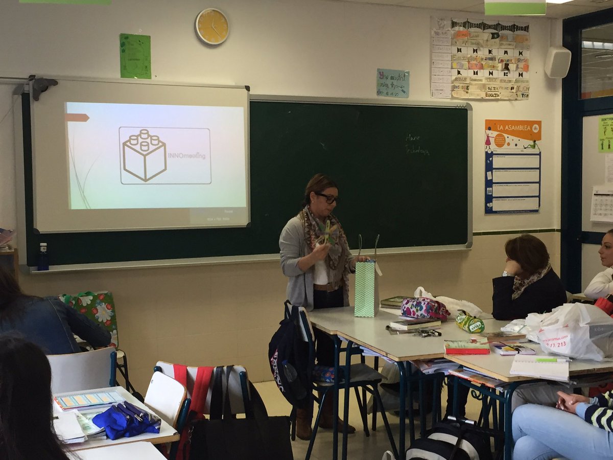 MiguelA92322646's tweet photo. innomeəting GSD A. @sonia46775723 Nos habla del aprendizaje a través de la diversión: juegos, canciones....🎉 https://t.co/oj0JAyO6Kz