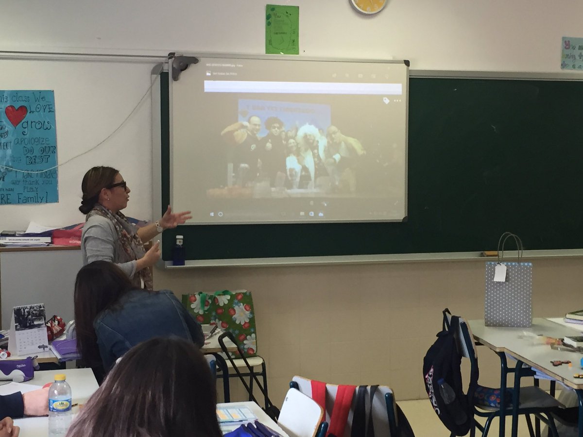 MiguelA92322646's tweet photo. innomeəting GSD A. @sonia46775723 Nos habla del aprendizaje a través de la diversión: juegos, canciones....🎉 https://t.co/oj0JAyO6Kz