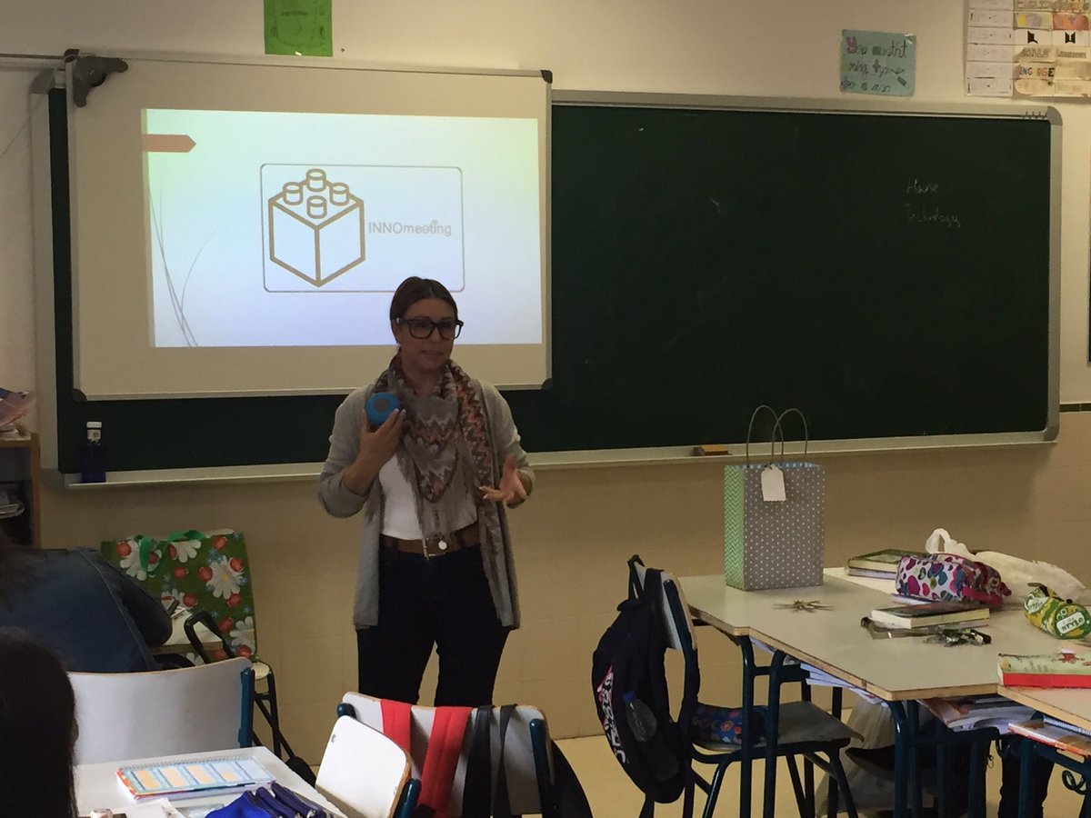 MiguelA92322646's tweet photo. innomeəting GSD A. @sonia46775723 Nos habla del aprendizaje a través de la diversión: juegos, canciones....🎉 https://t.co/oj0JAyO6Kz