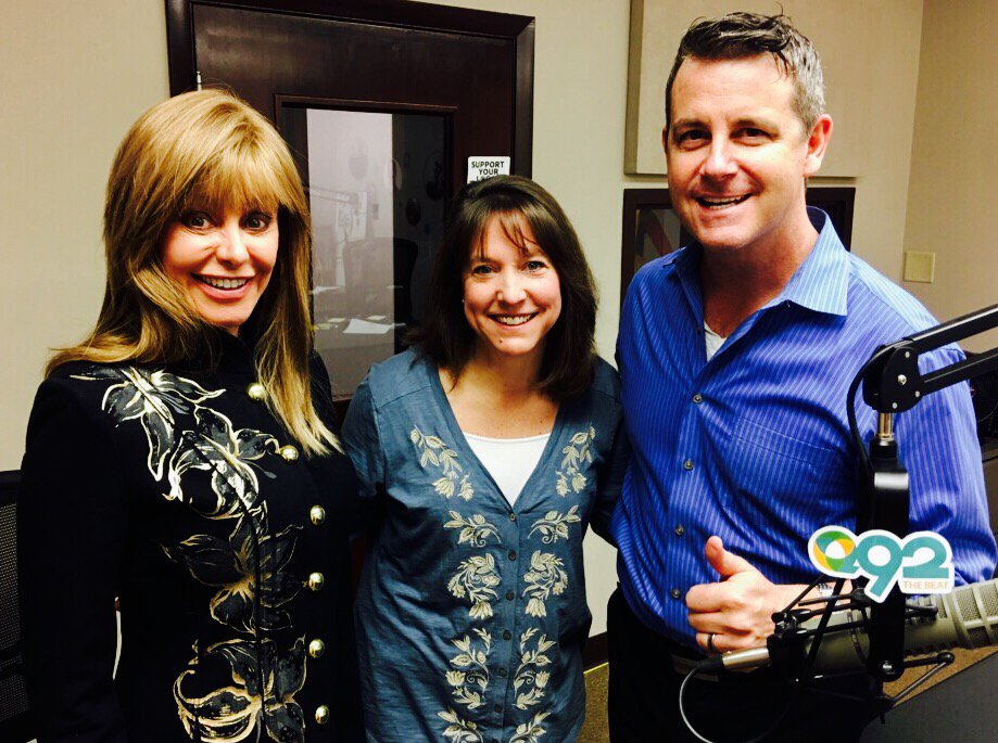 BrettandTracy's tweet photo. Witty, talented fun @BrettandTracy guest alert! @SierrapScott @SuzanneTobias talking up HyperLocalHillarious Gridiron https://t.co/XeuNfj1ldk