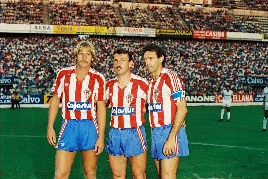 AlSegundoPaloPL's tweet photo. Gran foto :) 
Dos mitos del Sporting y el gran Bernardo #Schuster o #Chuster o como queráis :) https://t.co/9GnlgUSXkd