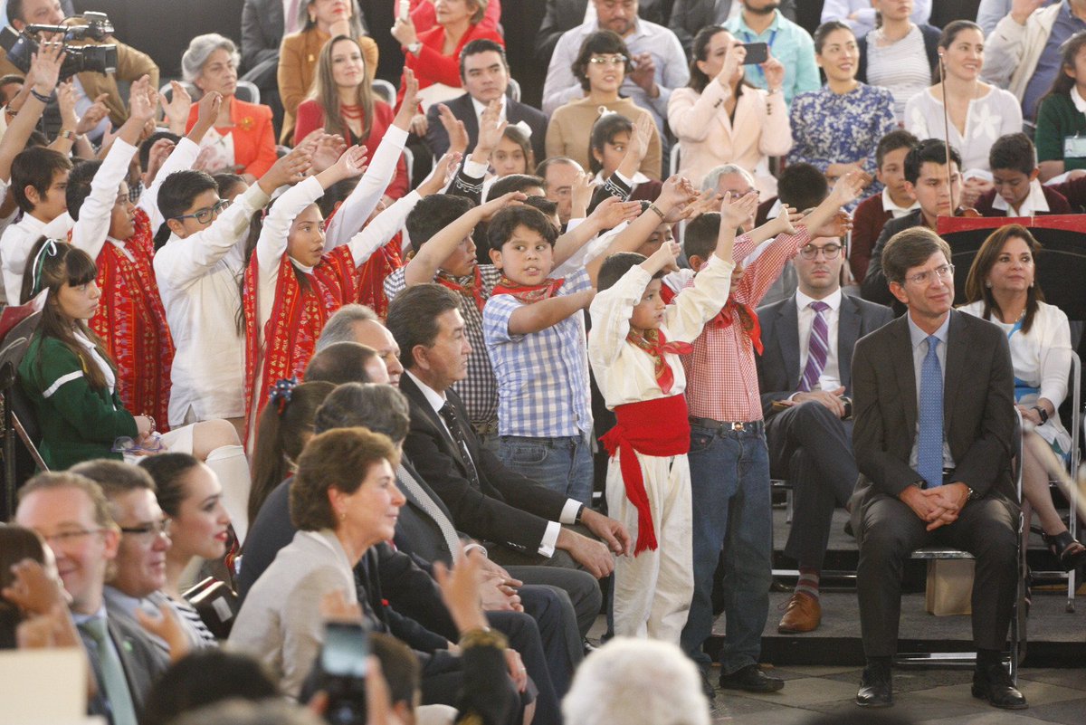 Revive aquí la presentación de #CulturaEnTuEscuela, con el Coro de la República y la Orquesta Juvenil Carlos Chávez: bit.ly/2ngOfpx