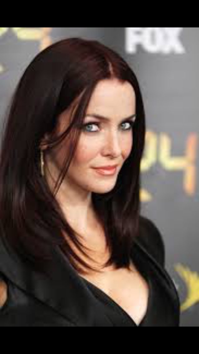 Happy birthday Annie Wersching (1977). 