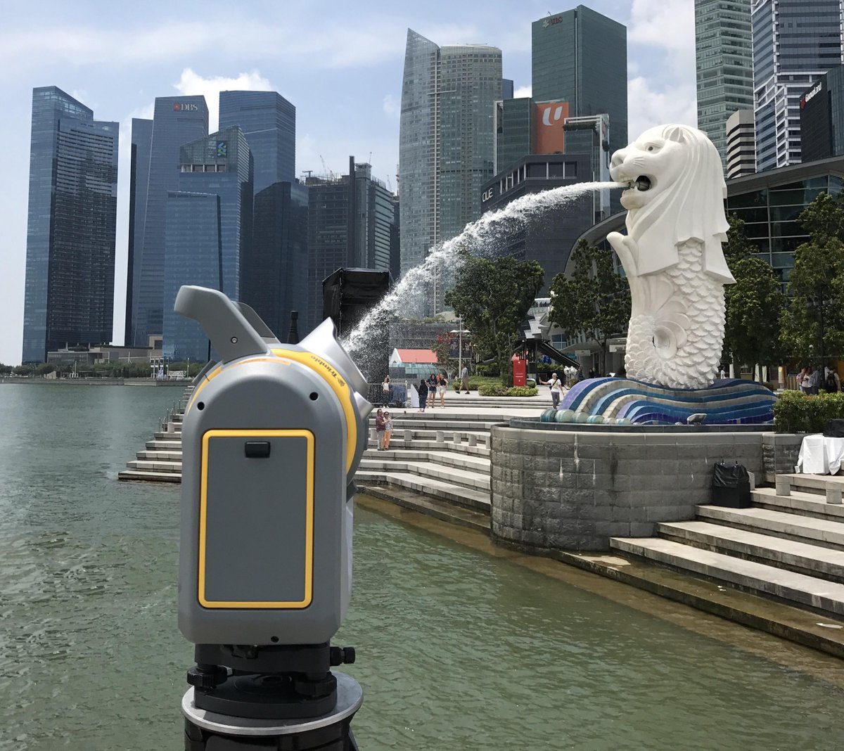 No tricks quite as good as this, but you can see the SX10 and some of the things it can do at Transform. ht.ly/uiiB30alKlO