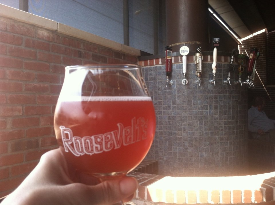 Patio happy hour- cheers everyone 🍻