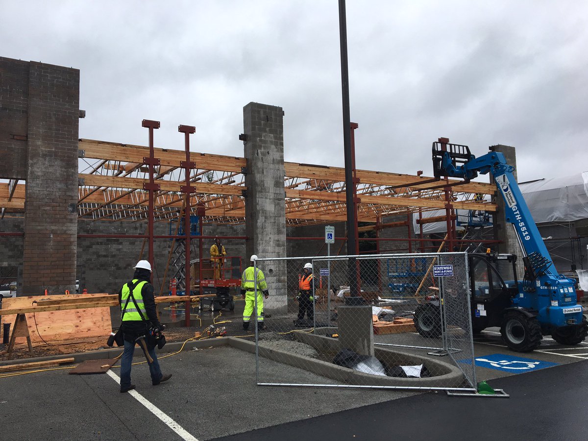 CEMetalFab's tweet photo. CE Metal Fabrication structural steel is being used in Building #1 of the new Hazel Dell Market Place. #construction #pnw https://t.co/8OtkT140gt