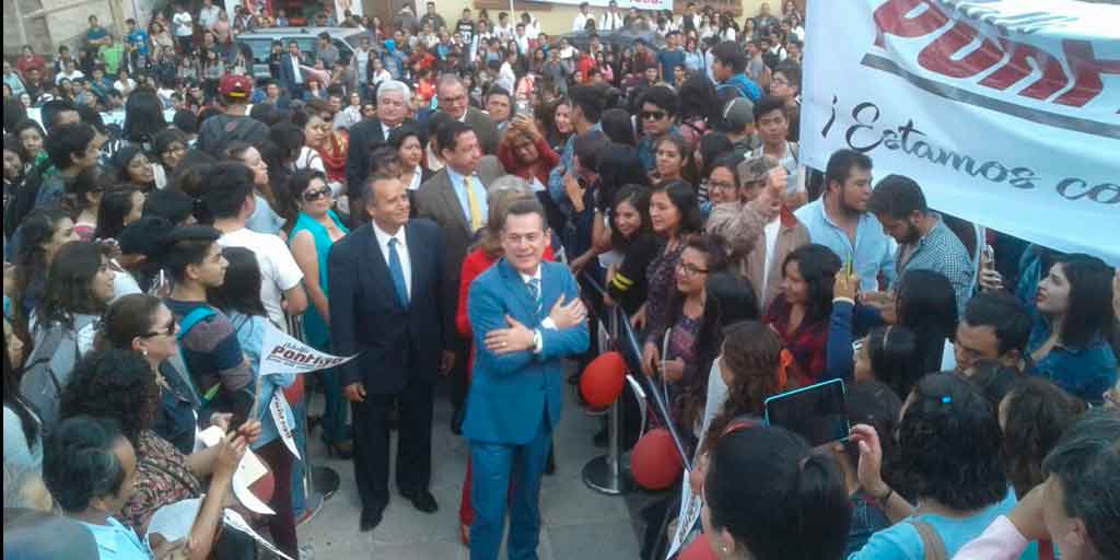 Se congregan en Abasolo para el registró de Pontigo Loyola como aspirante a la rectoría de la UAEH  ow.ly/iDMb30alKQl