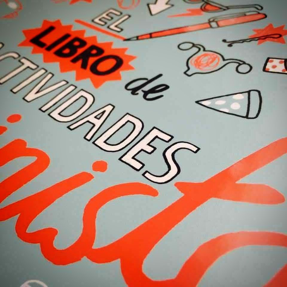 Libros_Perdidos's tweet photo. ¿Ya vieron el #review del #LibroDeActividades en el blog? @sabiand26 sacando todo su lado feminista gracias a los geniales de @B_CHILE  😉 https://t.co/7w3BPwNKrx