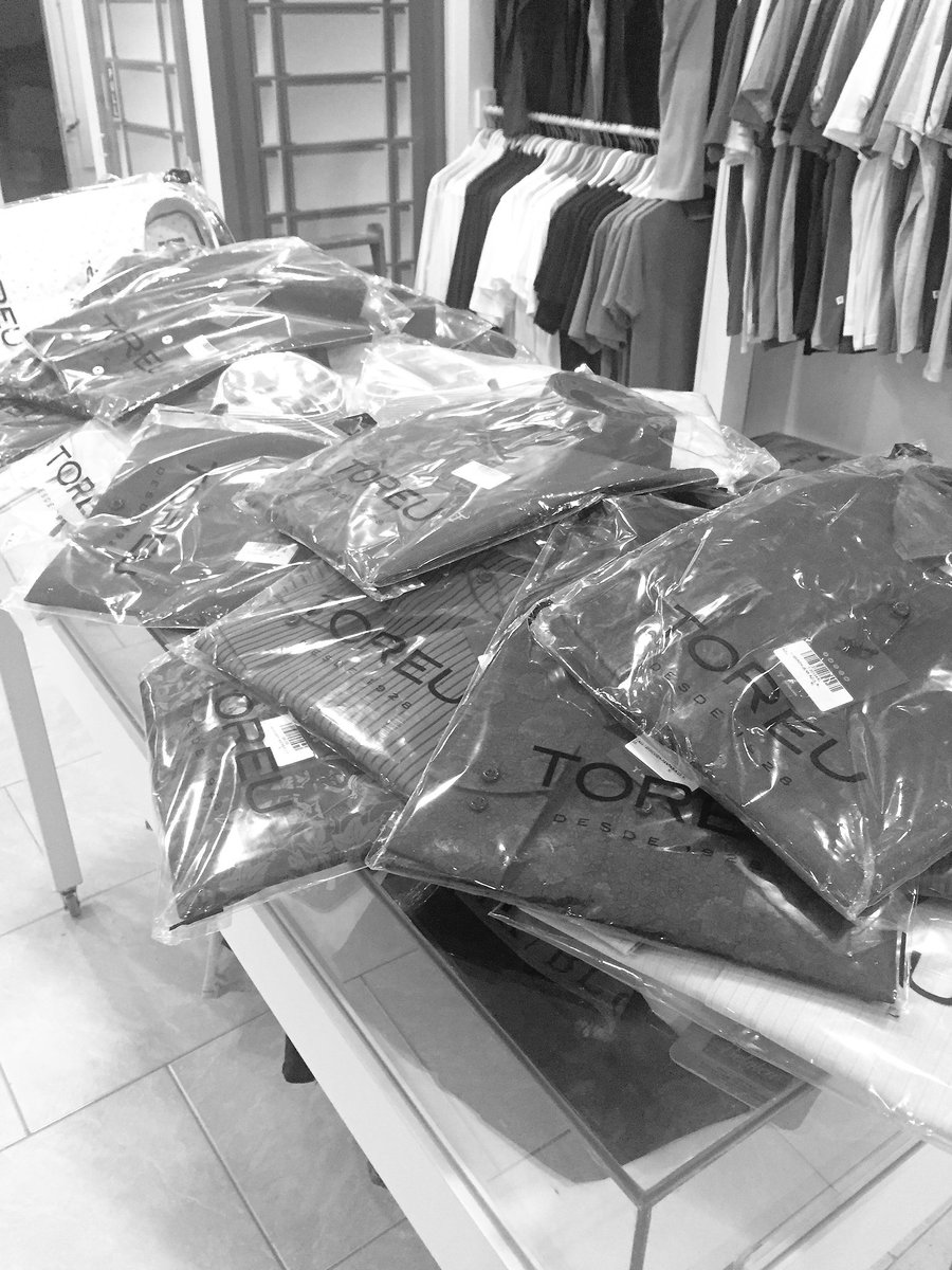 Veni a buscar tu camisa <a href="/toreuindustria/">TOREU</a> yá! #VestiteEnLondon #buenlook