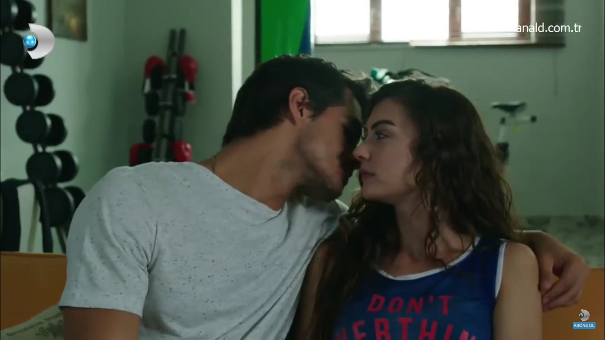 savnazfc's tweet photo. Geceye bir #SavNaz 🌟 #BurcuÖzberk #BerkAtan https://t.co/8D5v1npuzO