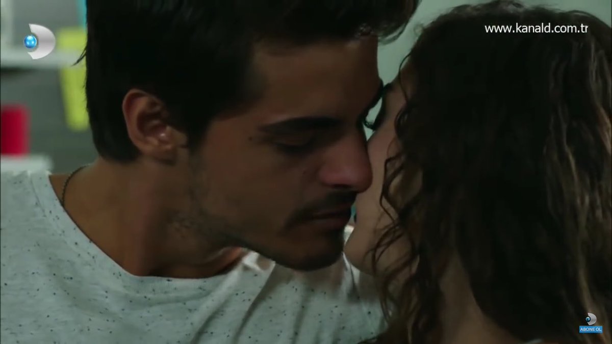 savnazfc's tweet photo. Geceye bir #SavNaz 🌟 #BurcuÖzberk #BerkAtan https://t.co/8D5v1npuzO